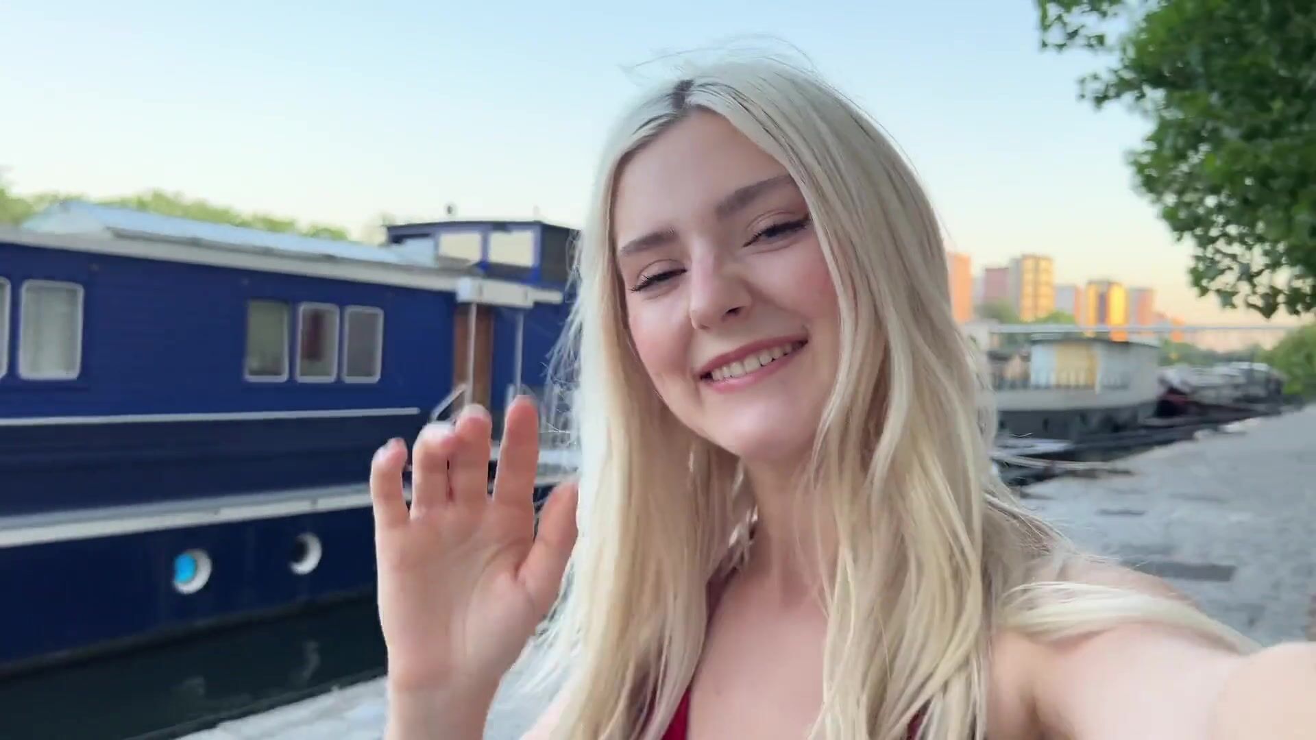 Юльку трахают в Париже - в отеле тип устроил перепихон Юльку трахают в Париже - в отеле тип устроил перепихон